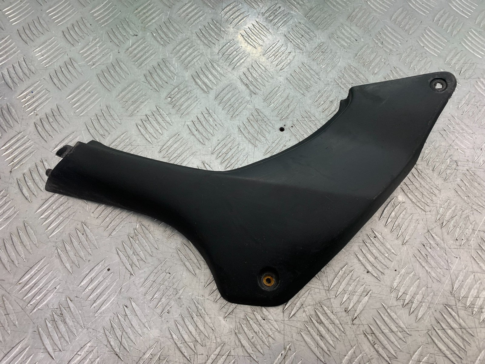 HONDA CB600 CB 600 HORNET RIGHT SEAT PANEL   YEAR 1998-2002 (CMB1297)