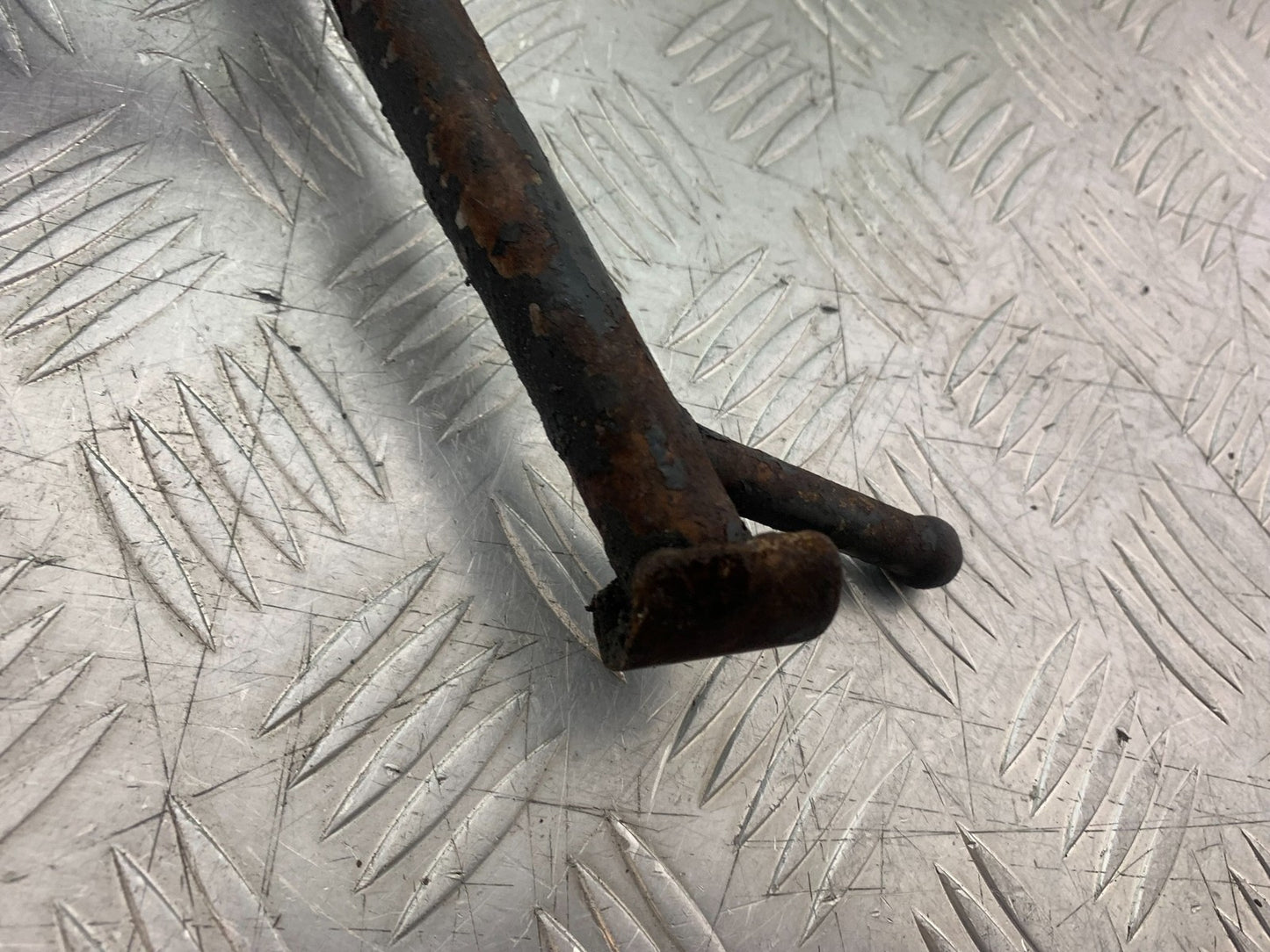 SUZUKI GP100 GP 100 CENTER STAND  YEAR 1978-1988 (CMB1259)