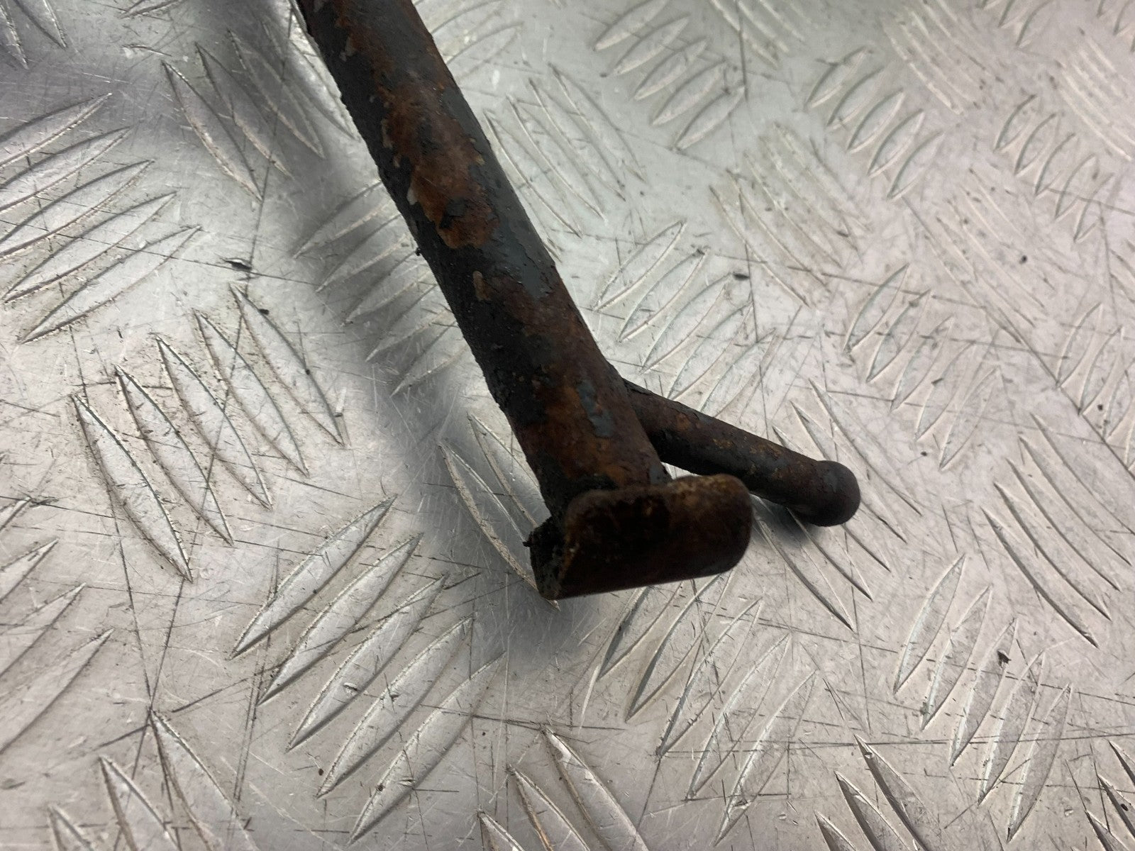 SUZUKI GP100 GP 100 CENTER STAND  YEAR 1978-1988 (CMB1259)