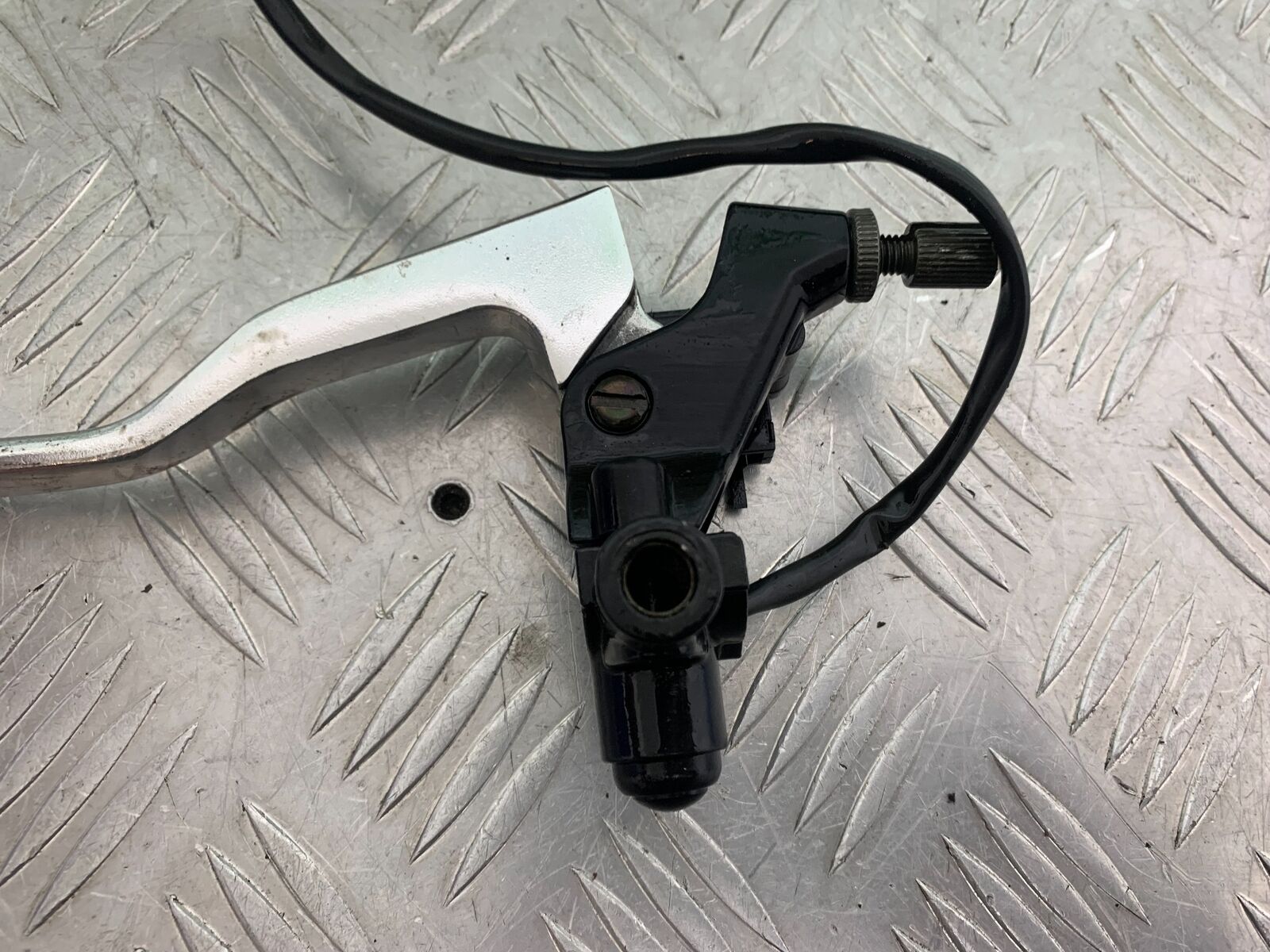 BENELLI LEONCINO 500 TRIAL CLUTCH LEVER AND BRACKET  YEAR 2020 (CMB1106)