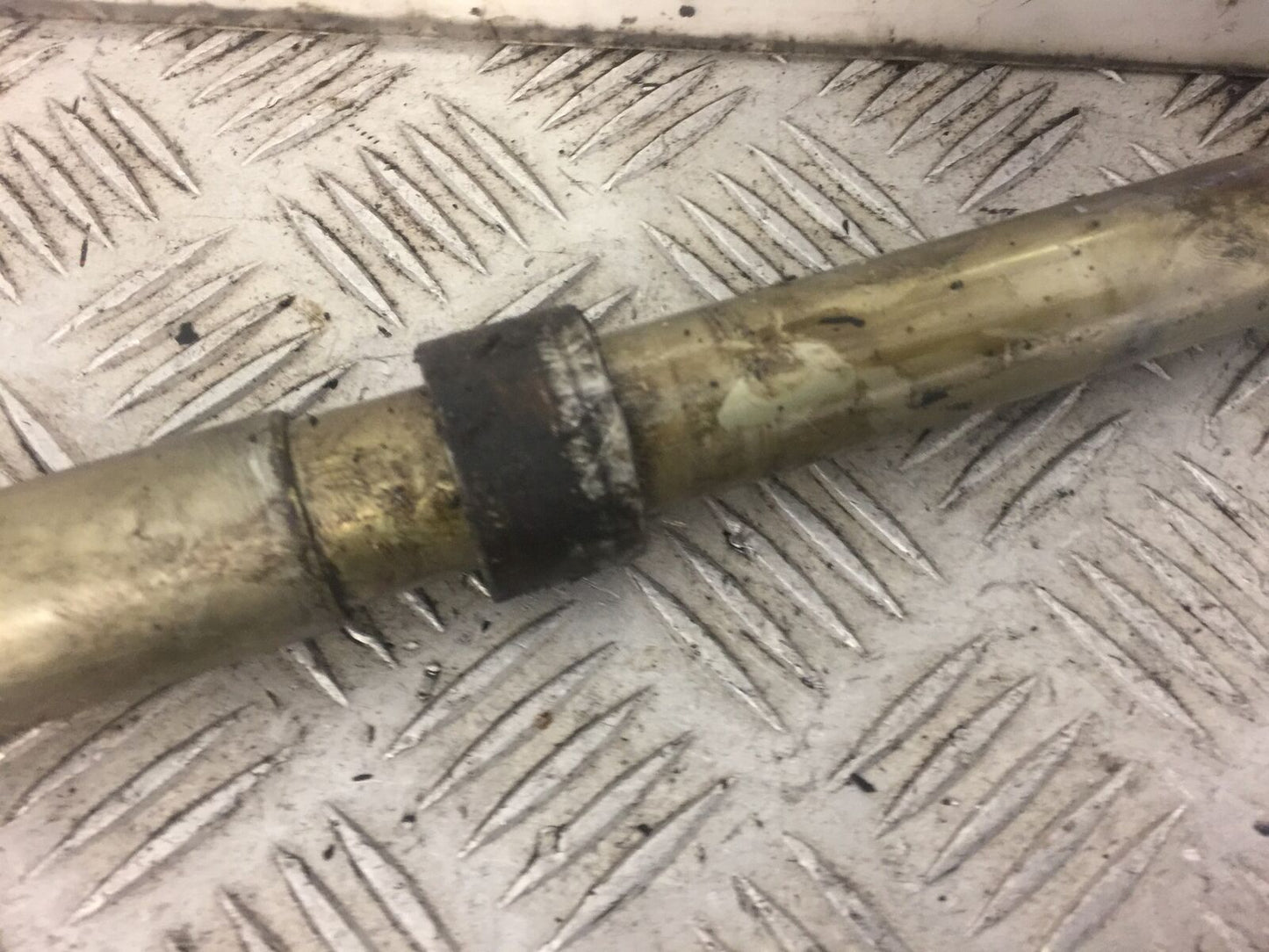 TRIUMPH 750 TRIDENT FRONT WHEEL SPINDLE  YEAR 1994 STOCK 396