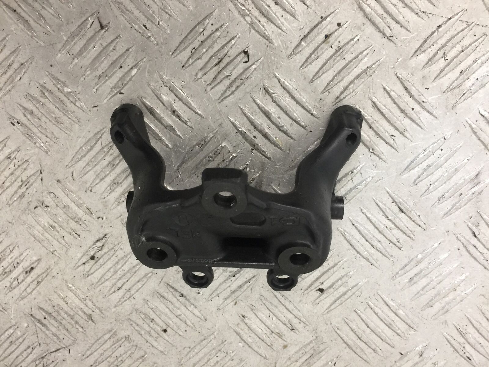HONDA CBR1000 rr FIREBLADE STEERING DAMPER BRACKET  YEAR 2004  (STOCK 853)