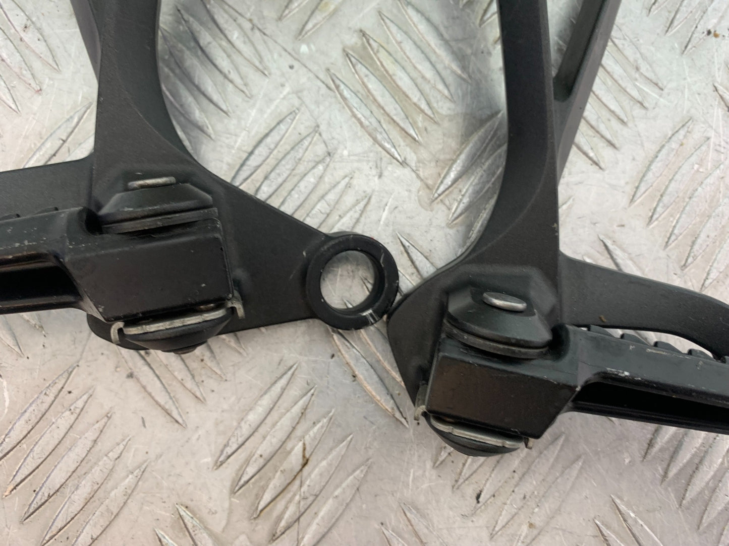 KAWASAKI ZX10R ZX 10R REAR HANGERS AND PEGS   YEAR 2011-2015 (CMB1154)
