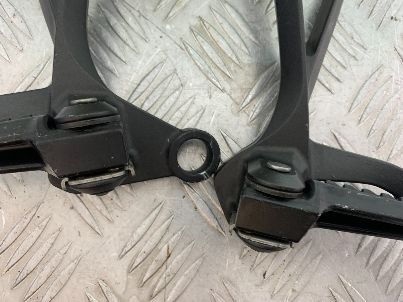 KAWASAKI ZX10R ZX 10R REAR HANGERS AND PEGS   YEAR 2011-2015 (CMB1154)