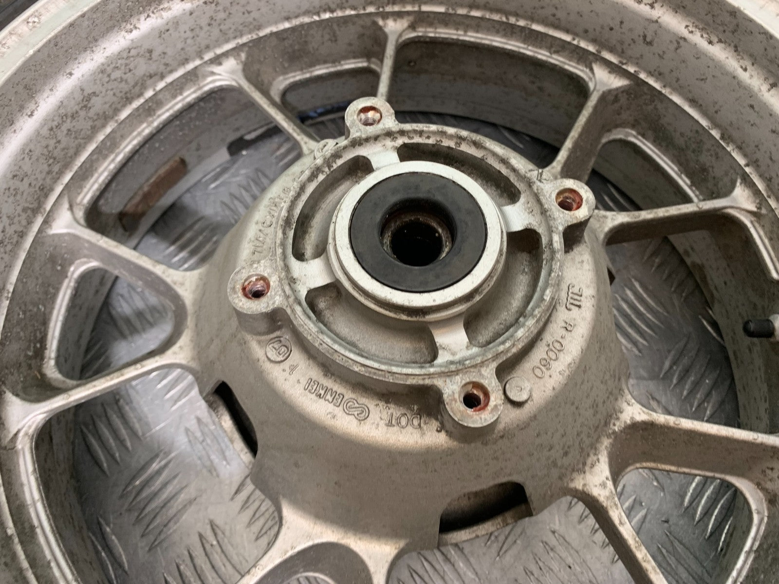 KAWASAKI GTR1400 GTR 1400 REAR WHEEL   YEAR 2007-2009 (CMB1306)