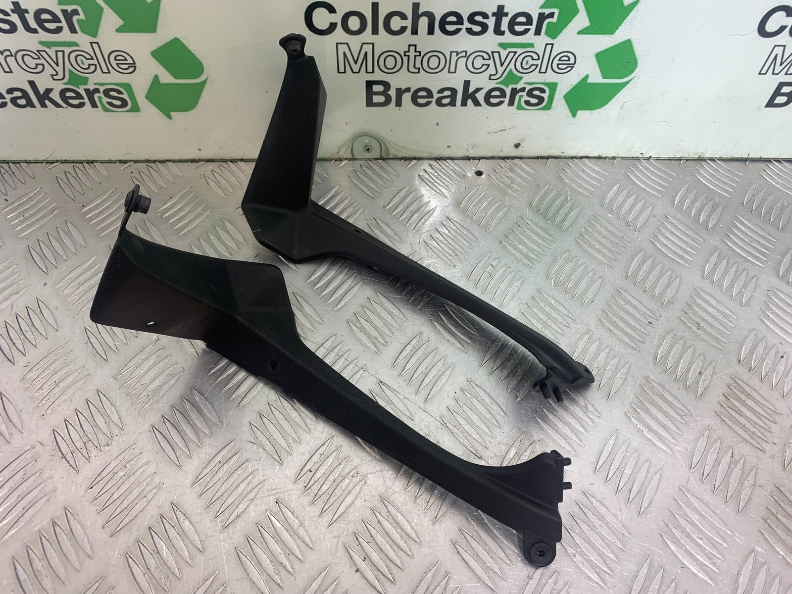 KAWASAKI ZX6R LEFT AND RIGHT TOP FARING INFILL PANELS  YEAR 2009-2012 (CMB1136)