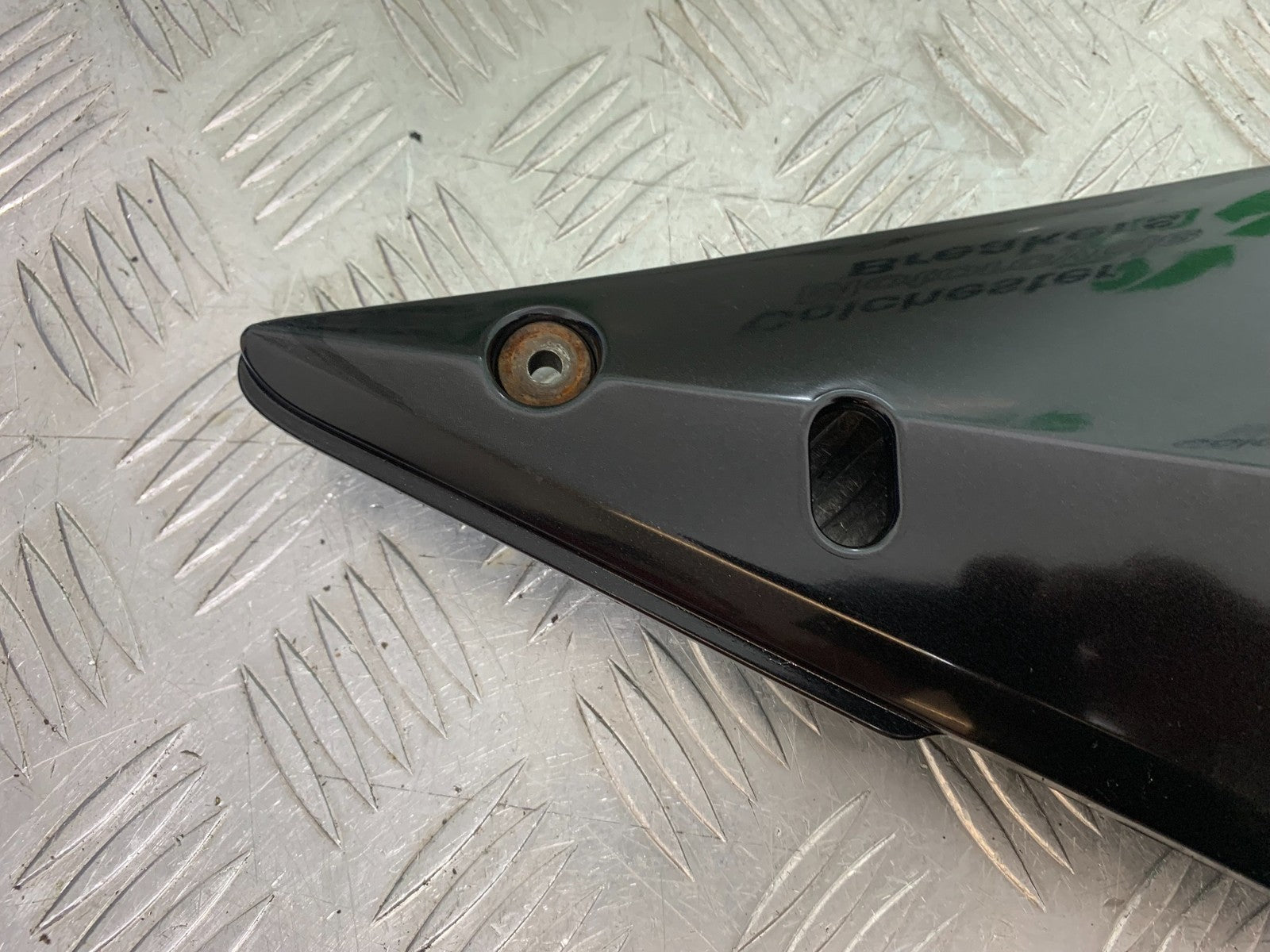 SUZUKI GSF1200 GSF 1200 BANDIT RIGHT SEAT PANEL  YEAR 2001-2004 (CMB1188)
