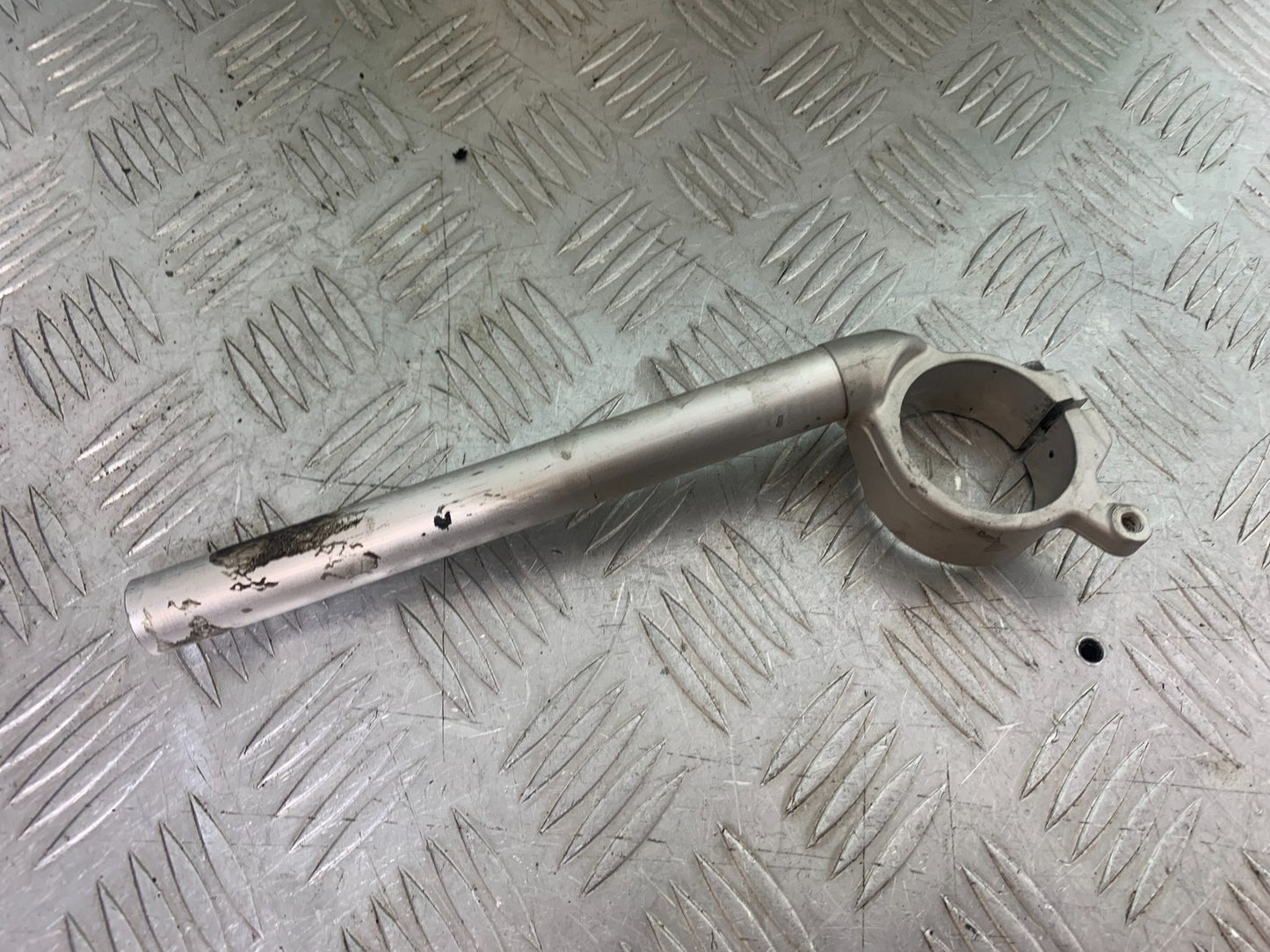 YAMAHA YZF R1 14 B BIG BANG LEFT HANDLEBAR   2009-14 (CMB1175)