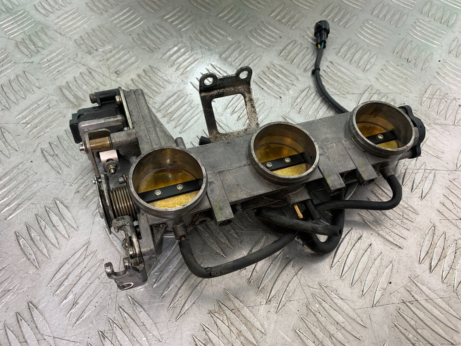 TRIUMPH SPEED TRIPLE R 1050 THROTTLE BODIES  2009 (CMB1183)
