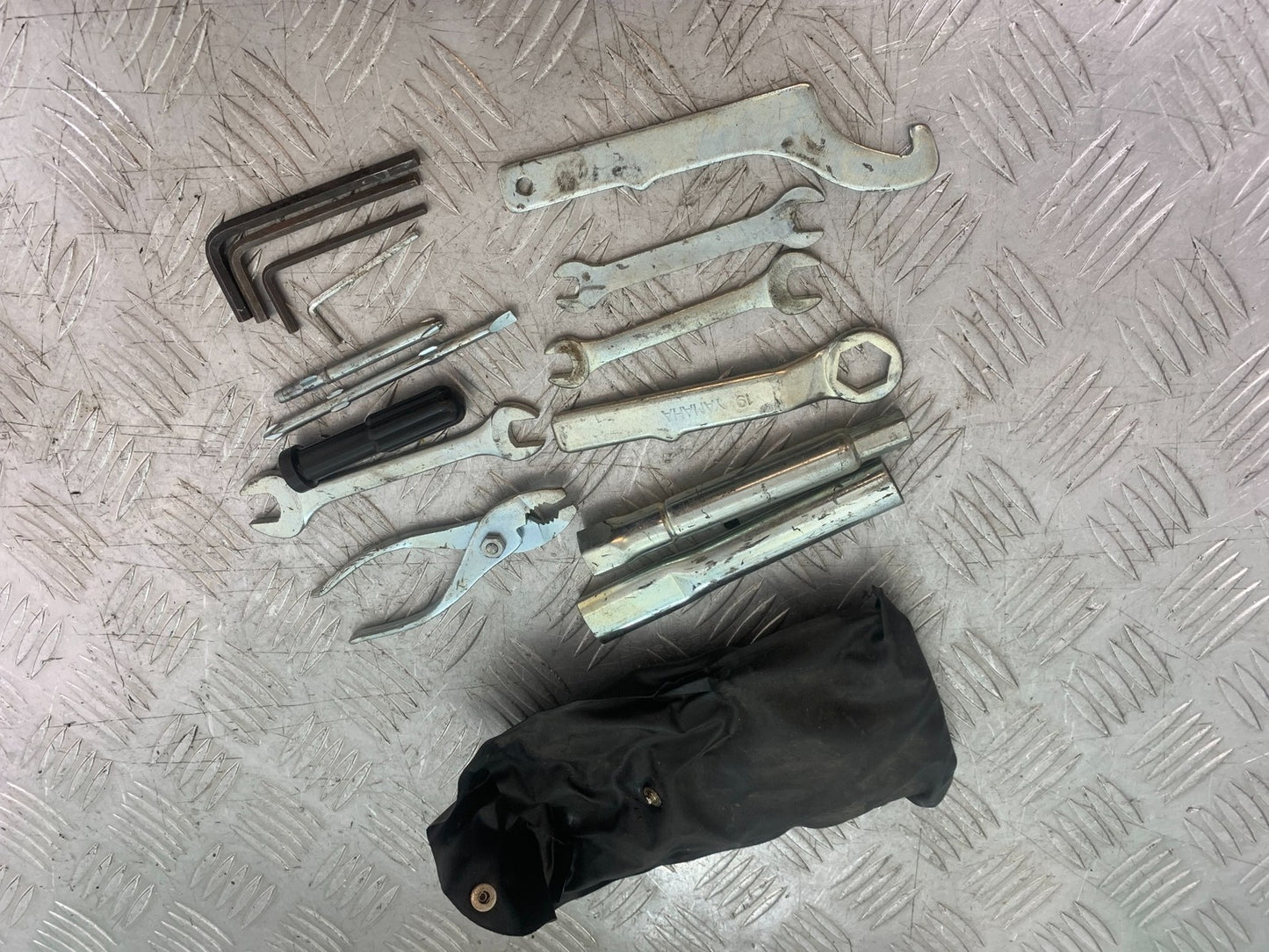 YAMAHA XJ900 XJ 900 DIVERSION TOOLKIT YEAR 1994-2002(CMB1292)