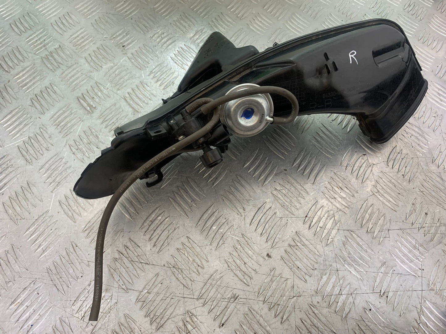 HONDA CBR1000 rr FIREBLADE RIGHT AIR TUBE  YEAR 2012-2016 (CMB1198)