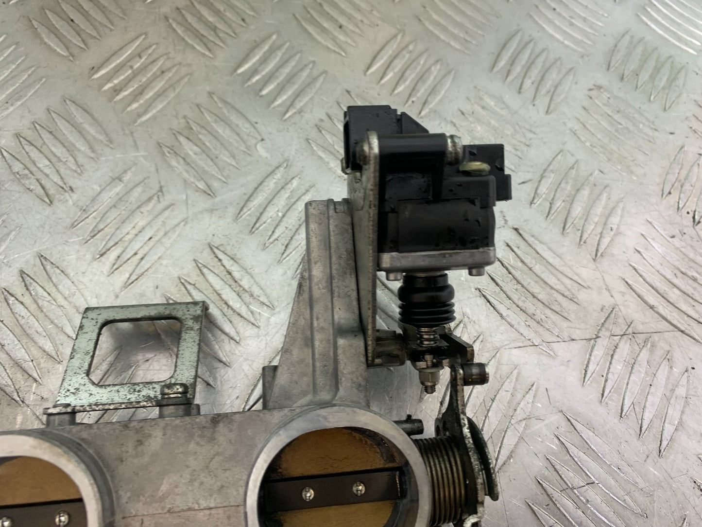 TRIUMPH SPEED TRIPLE R 1050 THROTTLE BODIES  2009 (CMB1183)