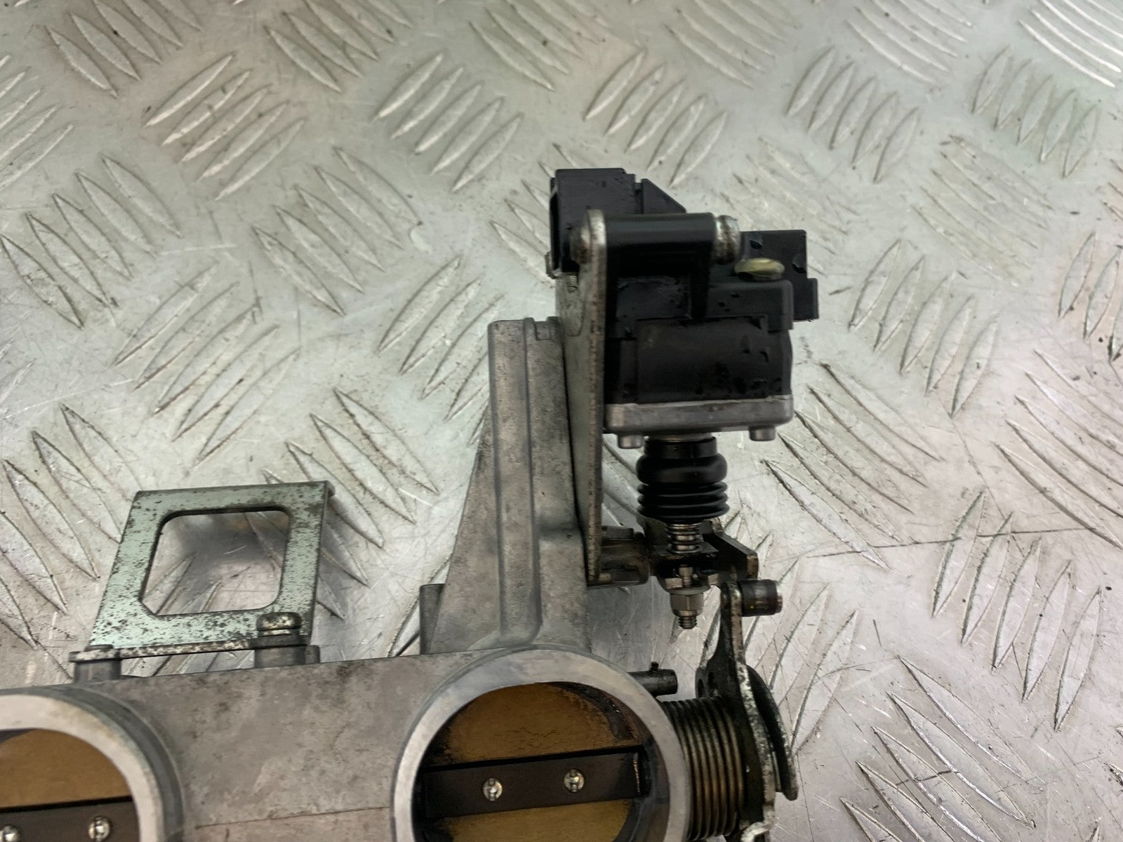 TRIUMPH SPEED TRIPLE R 1050 THROTTLE BODIES  2009 (CMB1183)