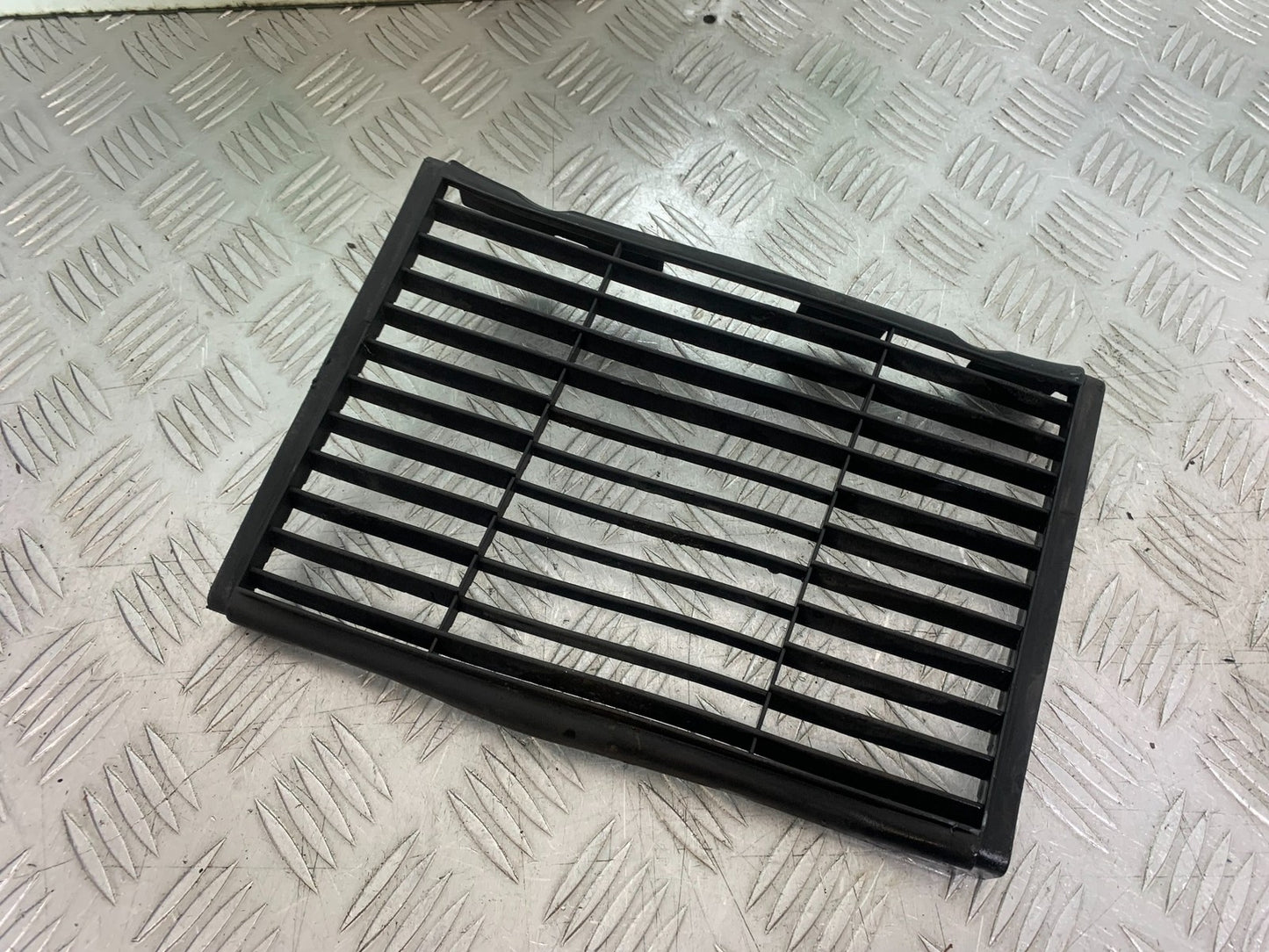 HONDA NTV 600 REVERE RADIATOR GRILL  YEAR 1988-1996  (CMB1281)