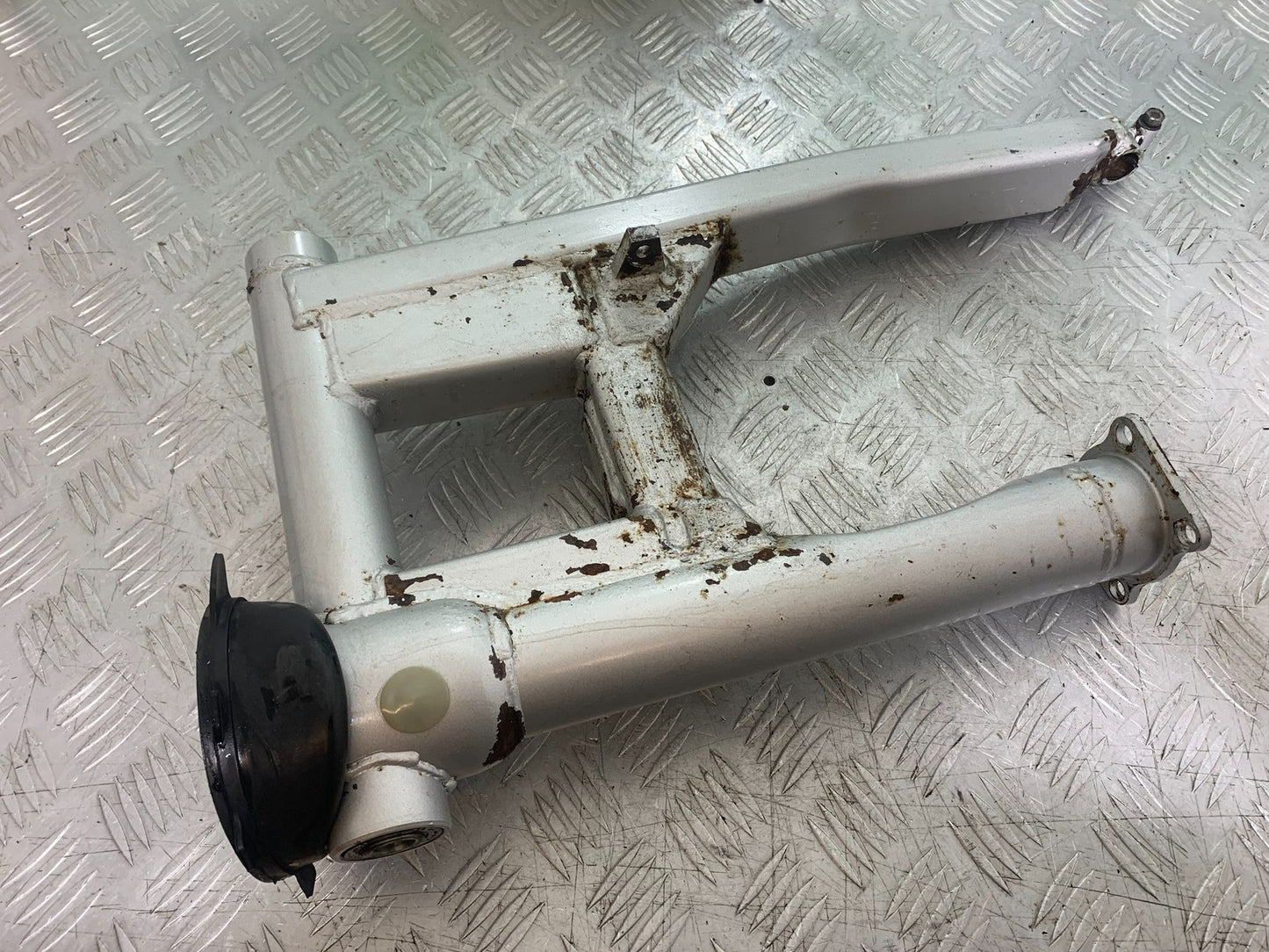 YAMAHA XJ900 XJ 900 DIVERSION SWINGARM YEAR 1994-2002 (CMB1292)