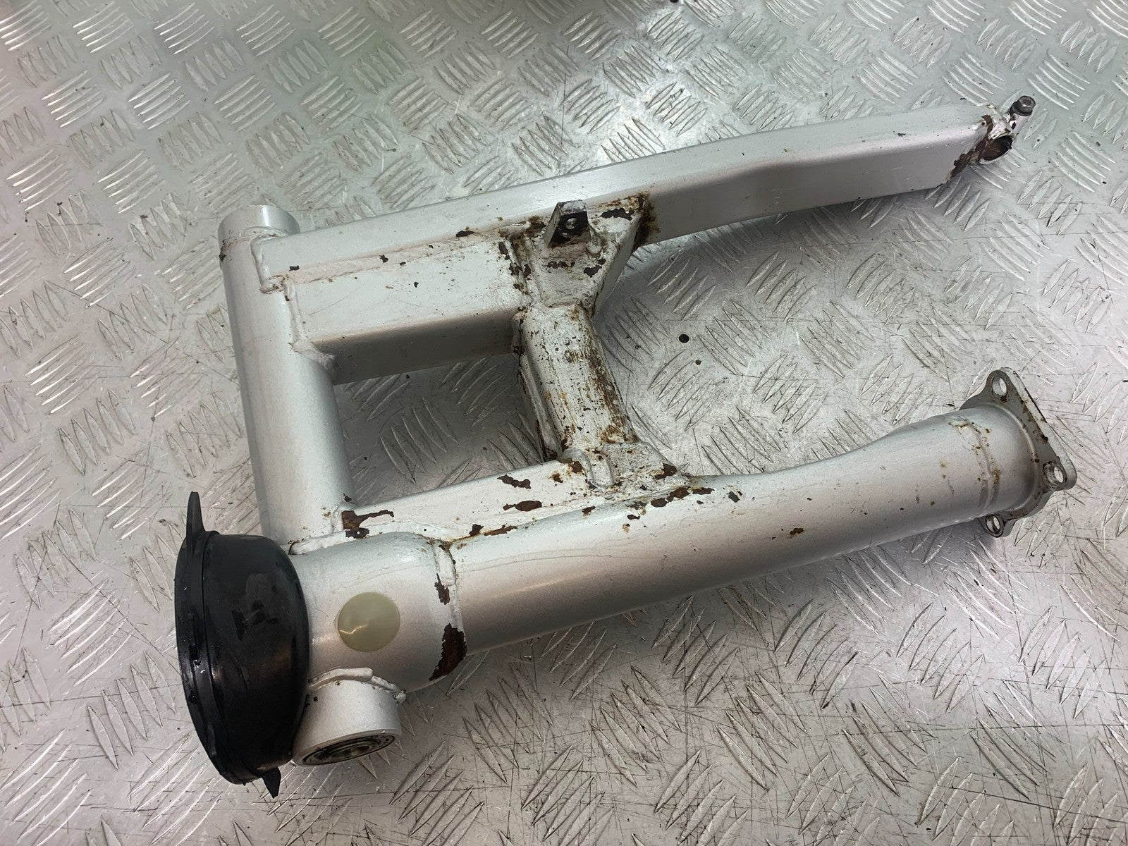 YAMAHA XJ900 XJ 900 DIVERSION SWINGARM YEAR 1994-2002 (CMB1292)