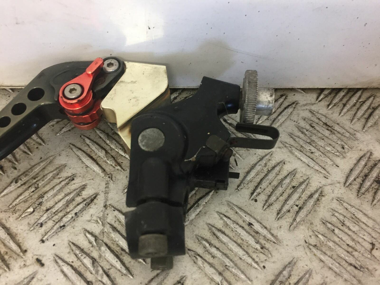 KAWASAKI ZX12R ZX12 R CLUTCH LEVER AND BRACKET  YEAR 2001
