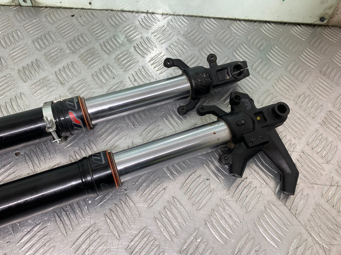 KTM DUKE 125 FORKS YEAR 2017-2022 (CMB1274)