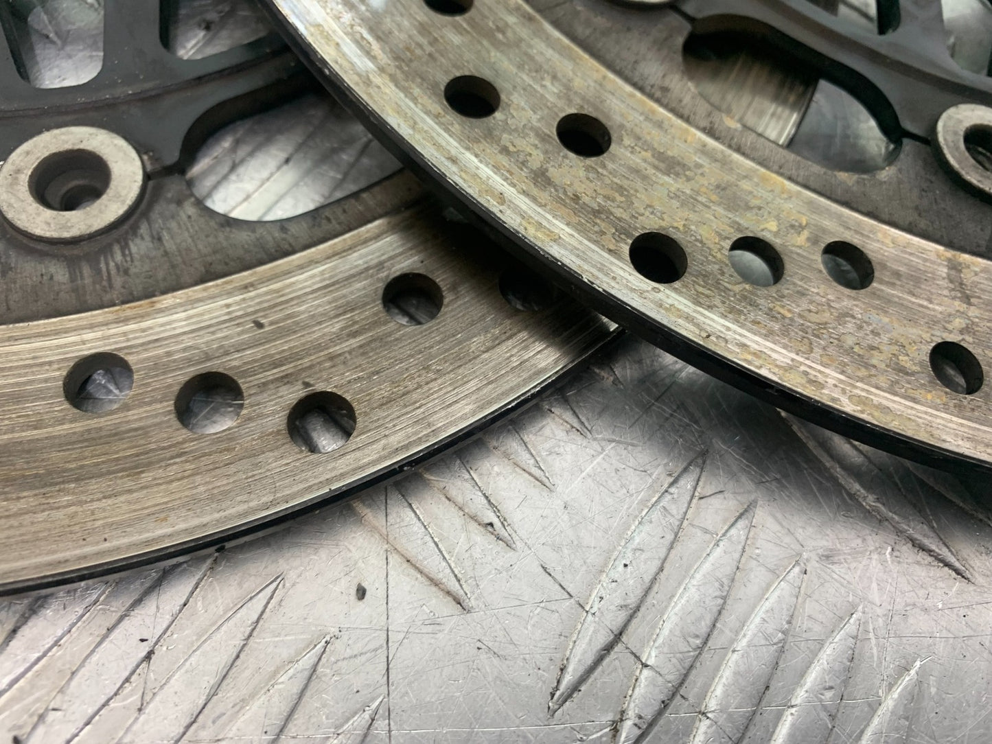 TRIUMPH 955i SPRINT ST FRONT BRAKE DISCS    1999-2004 (CMB1176)