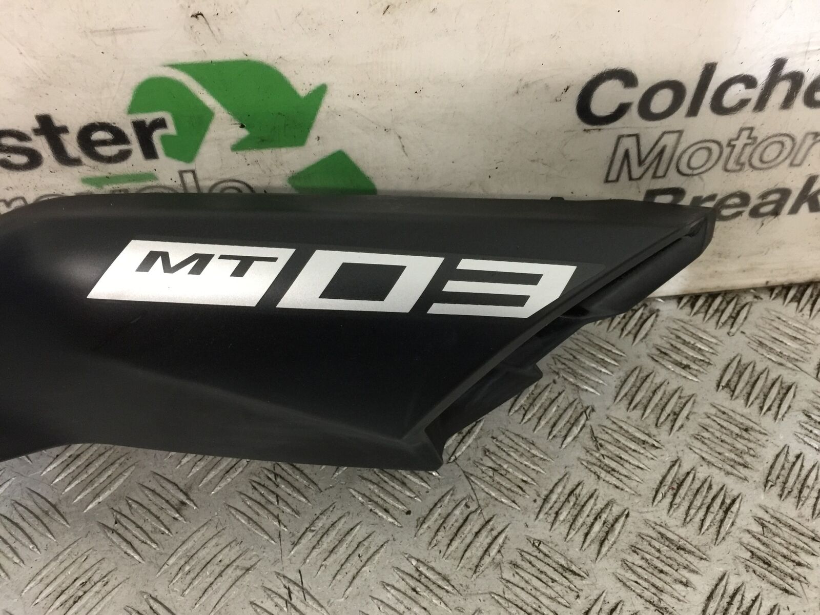 YAMAHA MT03 RIGHT TANK COWL   YEAR 2018  (STOCK 801)