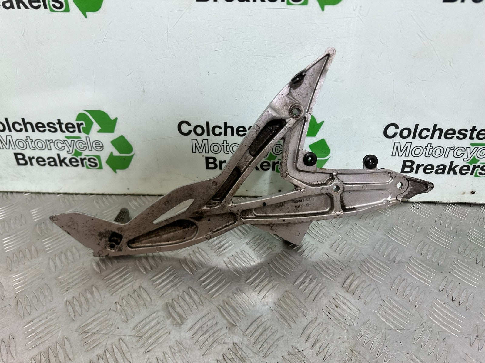 KAWASAKI ER6 F ER6F LEFT HANGER AND PEGS YEAR 2005-2008 (CMB1178)