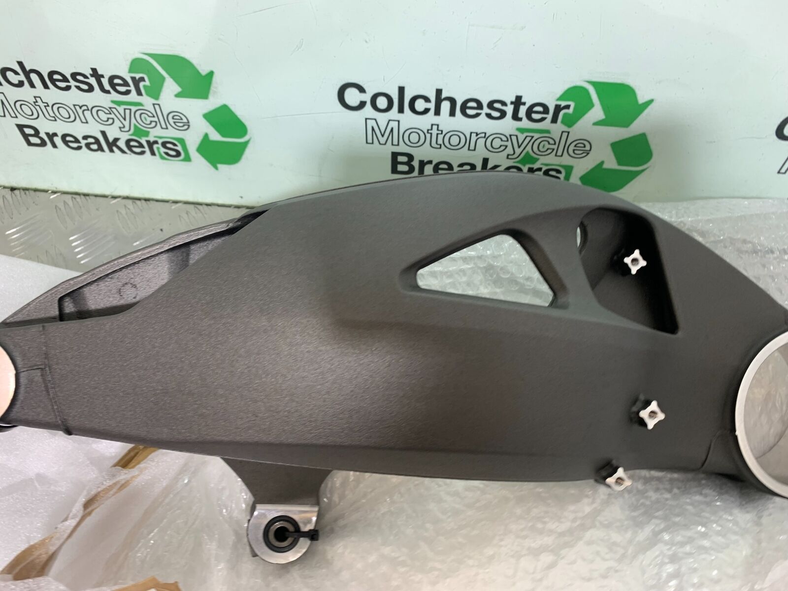 TRIUMPH 1050 SPEED TRIPLE RS SWINGARM YEAR 2018-2020 (CMB1029)