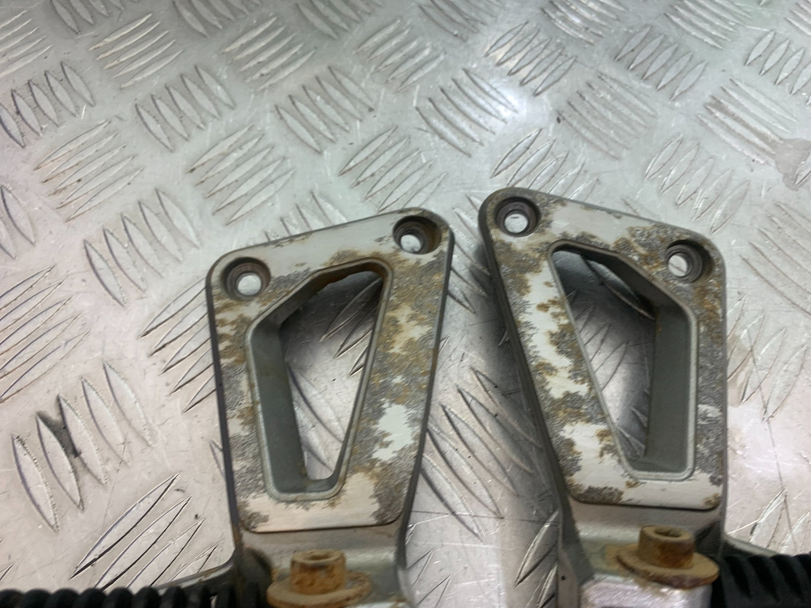 SUZUKI GSF1200  GSF 1200 BANDIT REAR HANGERS  YEAR 1997-2000 (CMB1149)