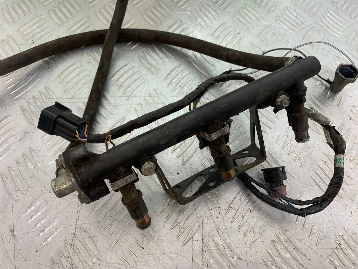 TRIUMPH 955i SPRINT ST INJECTORS   YEAR 1999-04 (CMB1230)