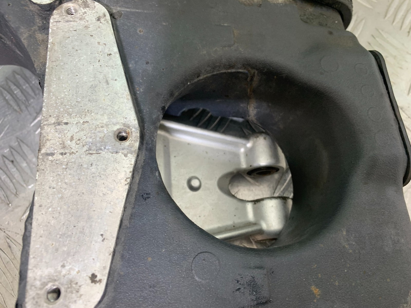 TRIUMPH SPEED TRIPLE R 1050 SWINGARM   2009 (CMB1183)