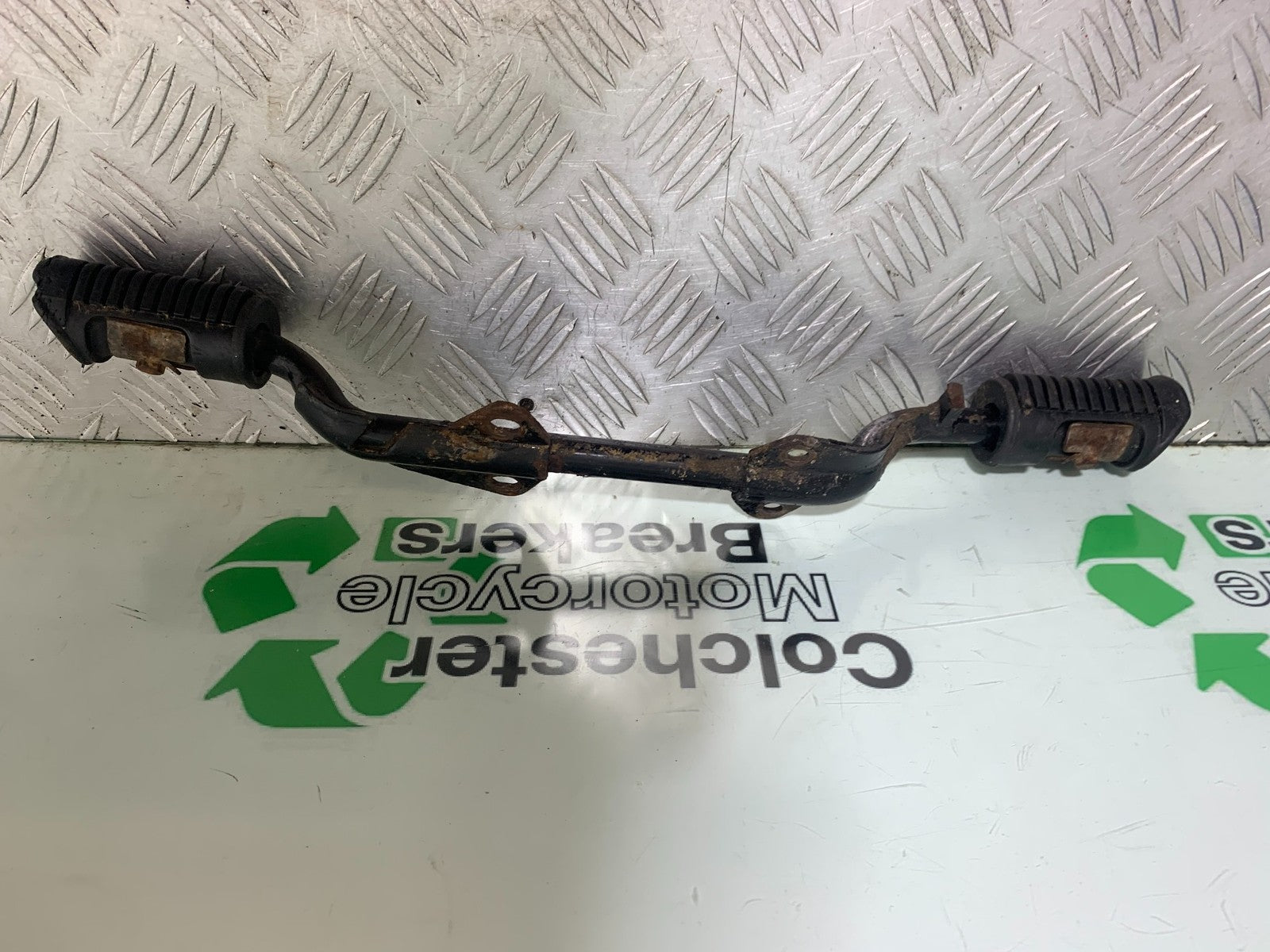 HONDA CG125 CG 125 FOOTPEG BAR YEAR 1998-2000 (CMB1282)