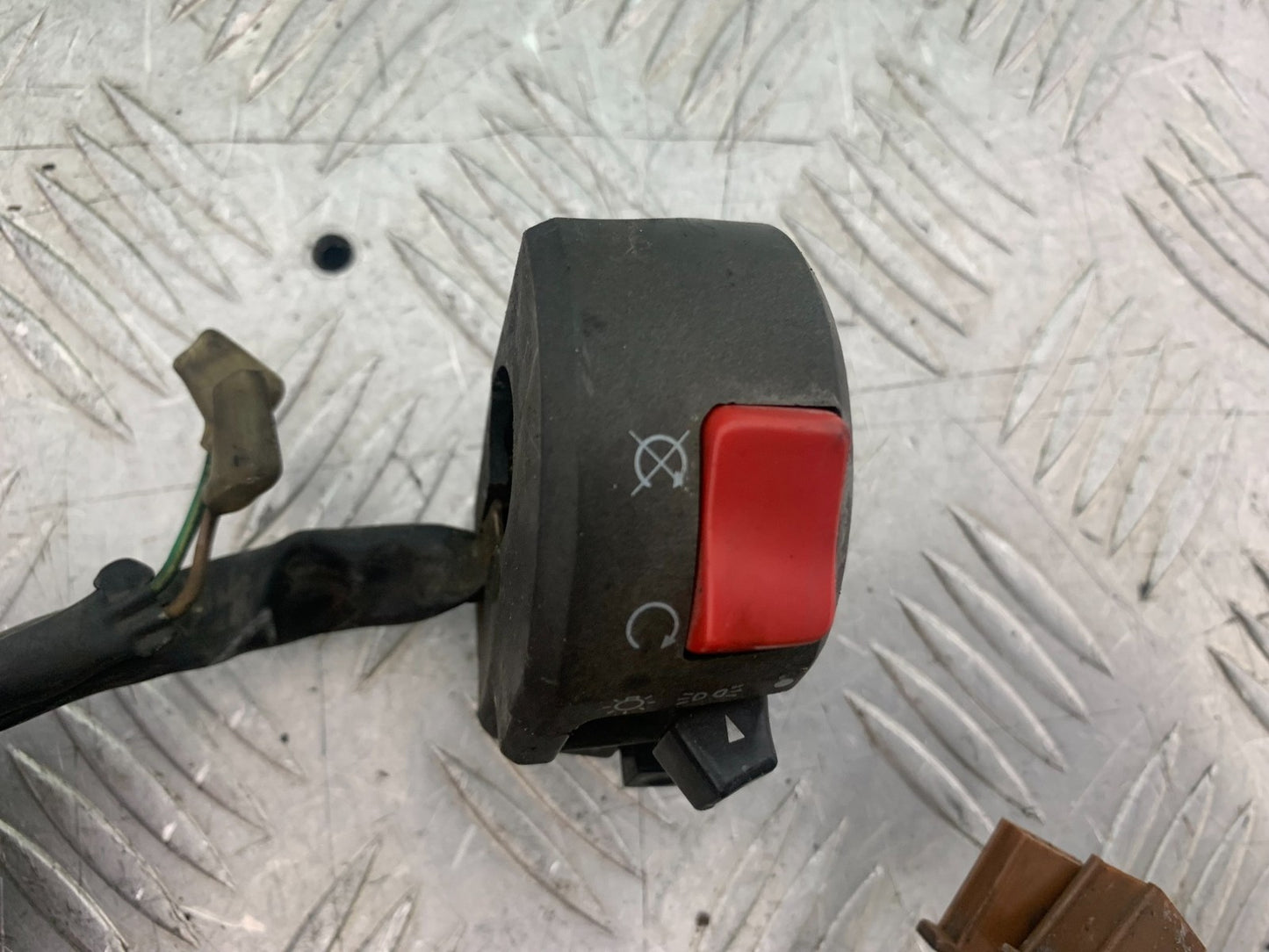 YAMAHA YZF1000 THUNDERACE RIGHT SWITCH GEAR YEAR 1997-2000 (CMB1204)