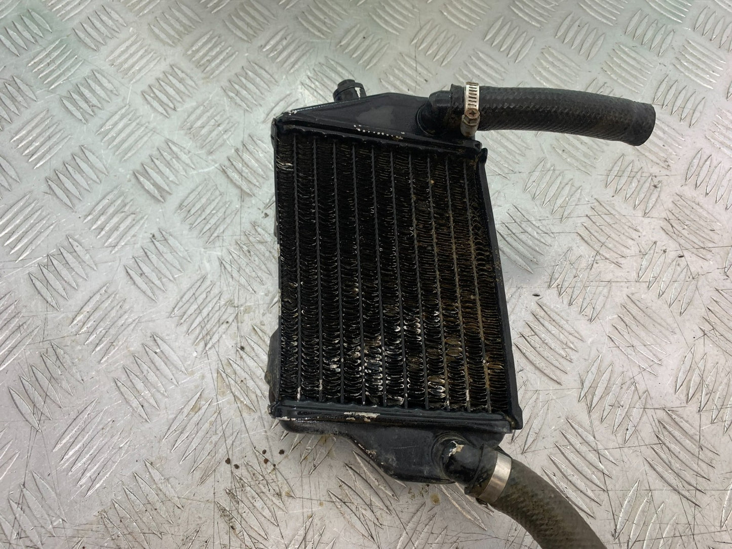 KAWASAKI KLR250 KLR 250 LEFT RADIATOR (DAMAGED)  YEAR 1984-2001 (CMB1225)