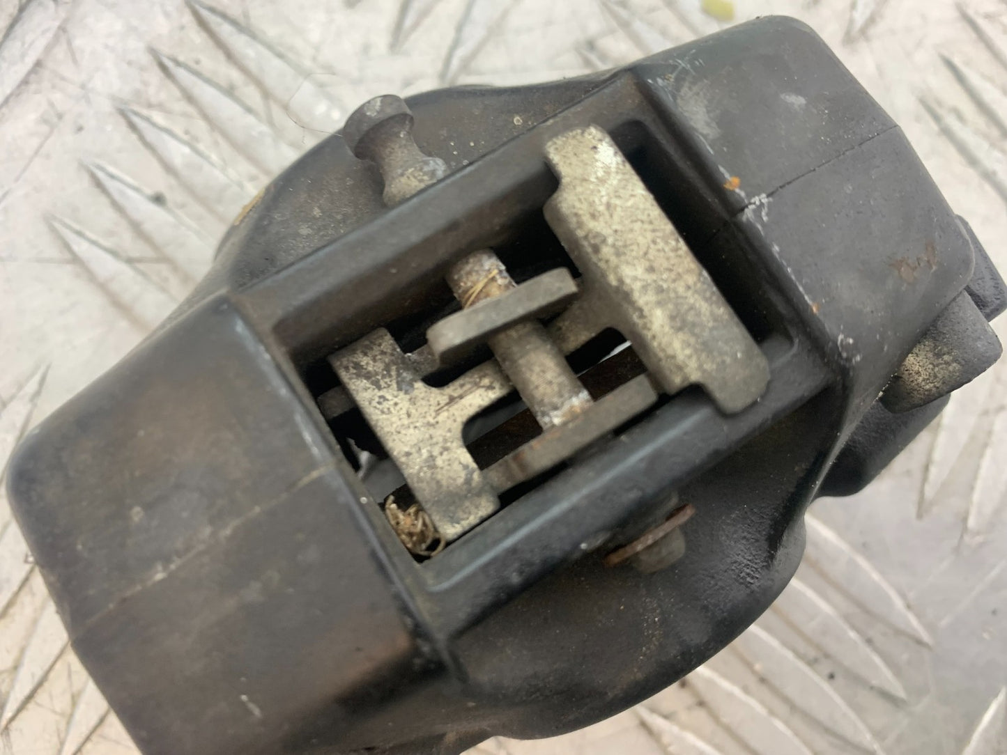 PIAGGIO MP3 250 ie FRONT LEFT CALIPER  YEAR 2007 (CMB1307)