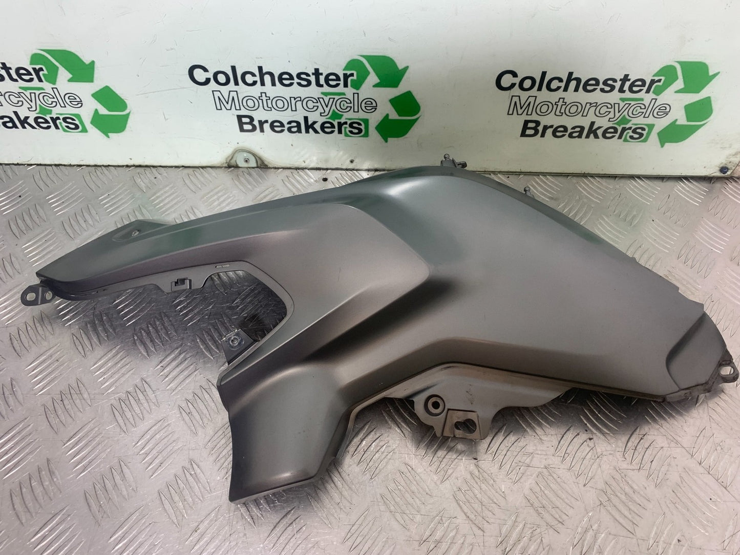 BMW R1200 R 1200 GS LEFT TANK PANEL YEAR 2013-2016 (CMB1257)