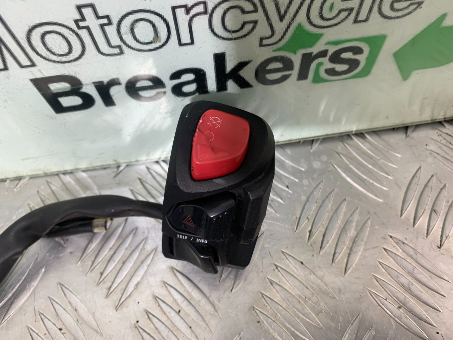 YAMAHA XMAX 300 RIGHT SWITCH GEAR  YEAR 2017-2020 (CMB1218)