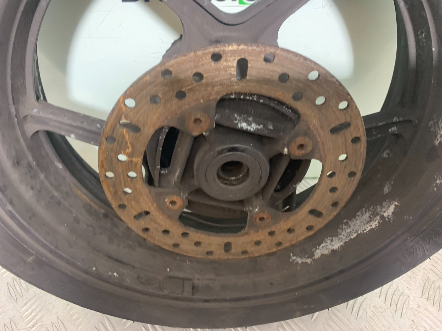 KAWASAKI Z750 Z 750 REAR WHEEL  YEAR 2004-2006  (CMB1234)