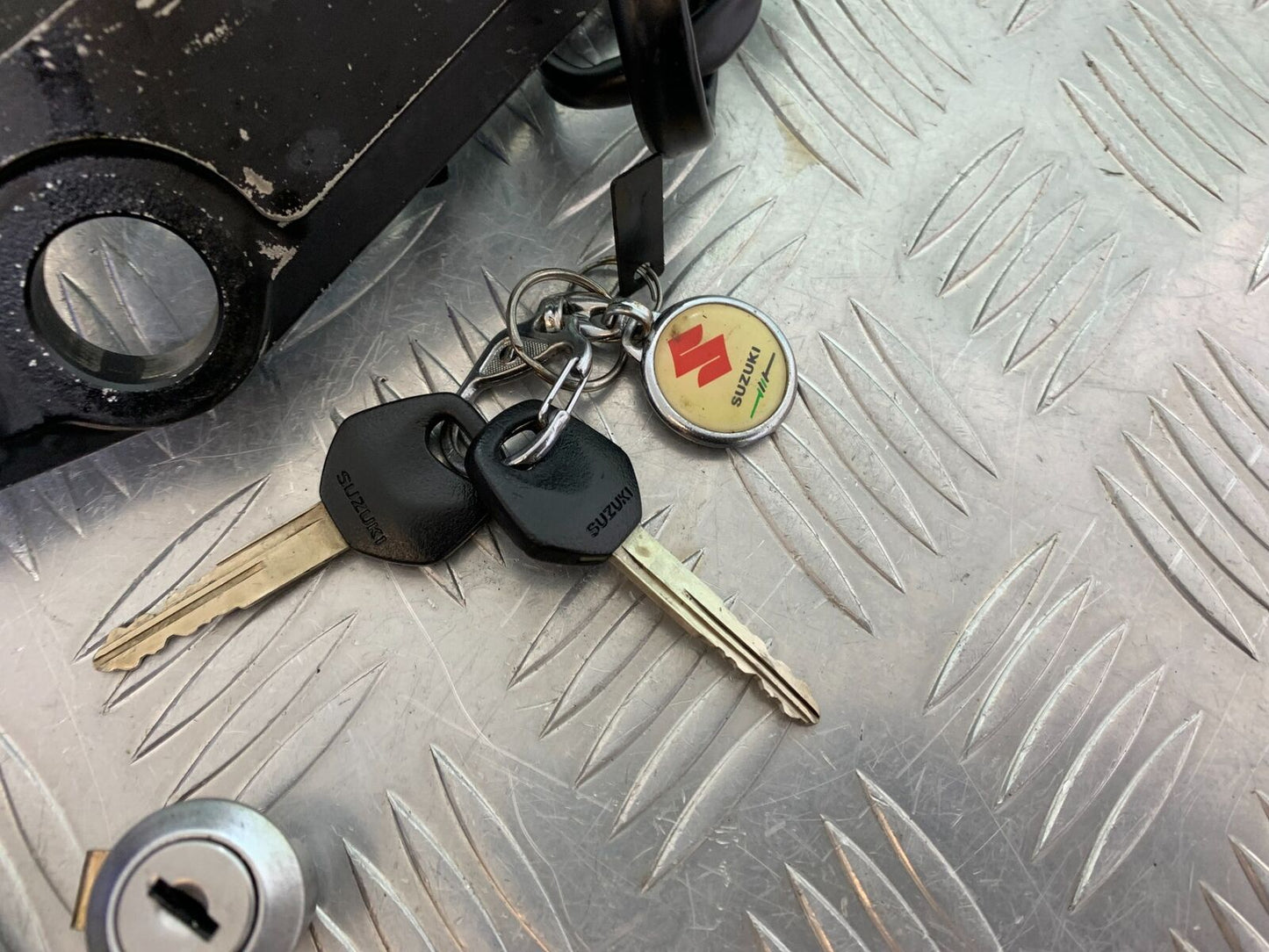 SUZUKI SV650 SV 650 LOCKS AND KEYS  YEAR 2003-2006 (CMB1014)
