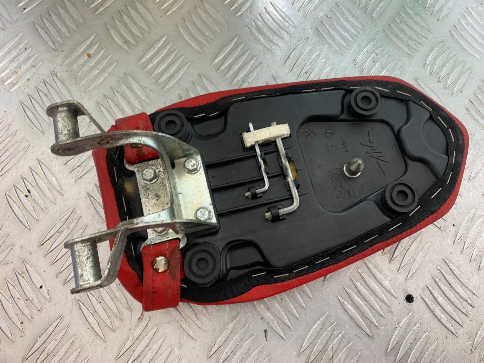 MV AGUSTA 800 F3 REAR SEAT   YEAR 2013-2016 (CMB1152)