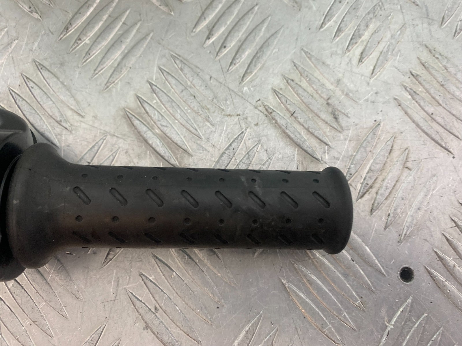 TRIUMPH 675 STREET TRIPLE THROTTLE  2013-2016 (CMB1186)