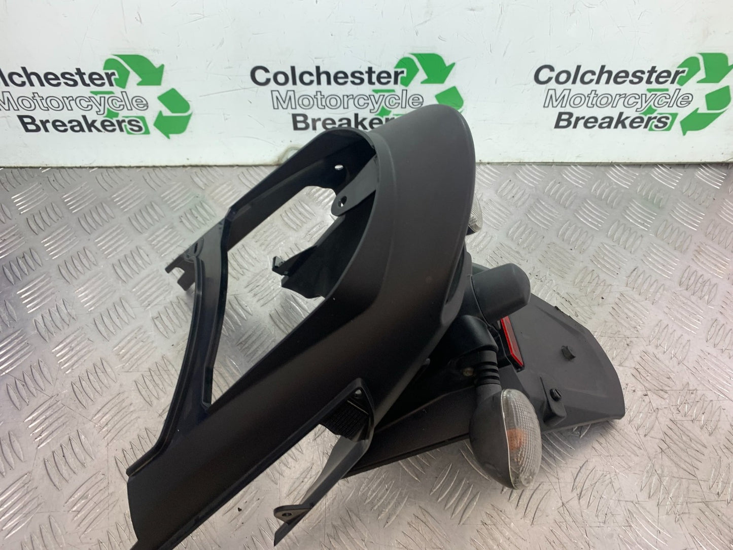 TRIUMPH 1050 SPRINT GT REAR MUDGUARD AND INDICATORS YEAR 2010-2016 (CMB1250)