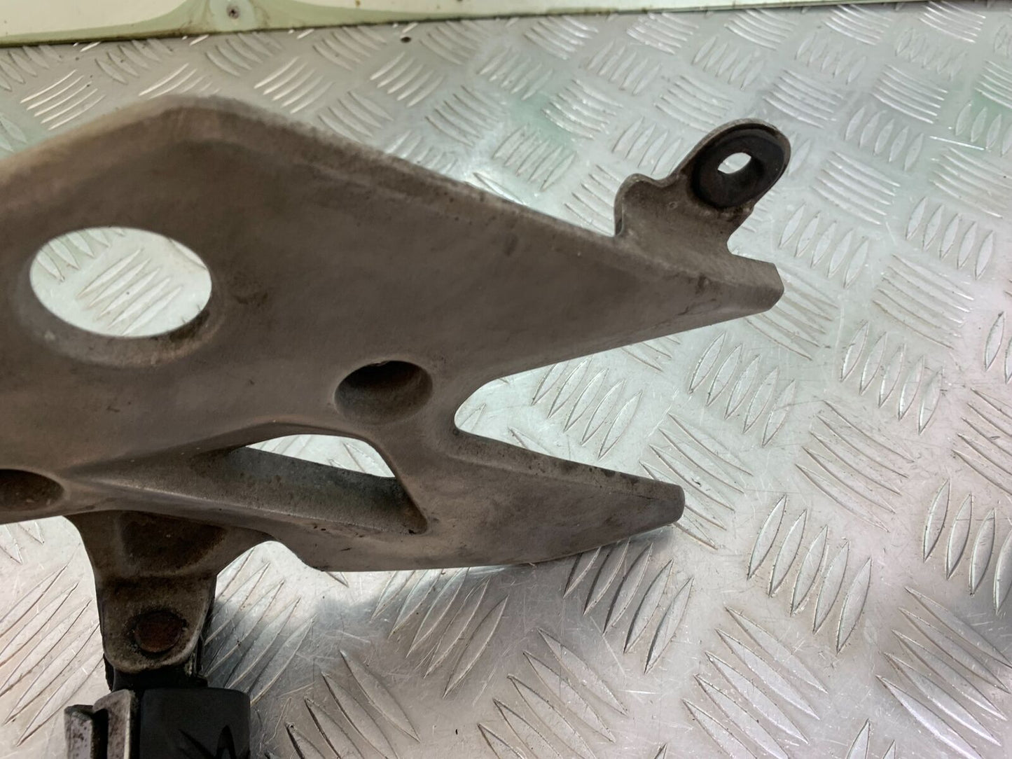 HONDA CBR500R CBR 500 R FRONT LEFT HANGER  YEAR 2012-16 (CMB1048)
