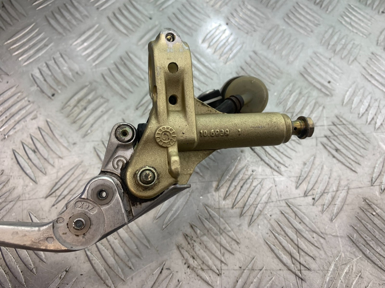 DUCATI 996 SPS 748 916 998 CLUTCH MASTER CYLINDER   1999-2000 (CMB1209)
