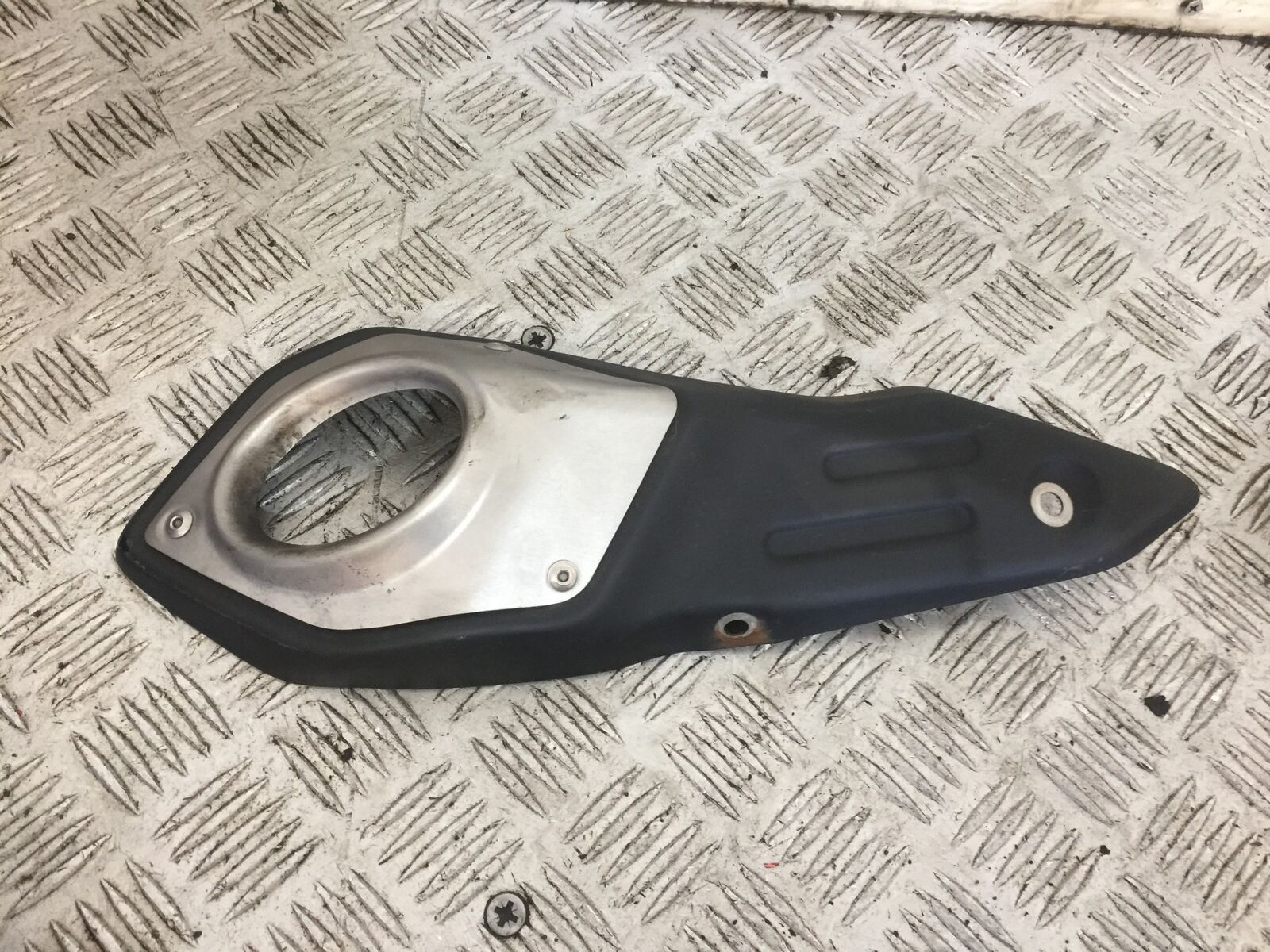 YAMAHA MT09 MT-09 SILENCER COVER  YEAR 2019 (STOCK 730)