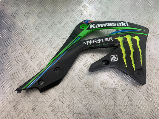 KAWASAKI KXF450 KXF 450 RIGHT RADIATOR COWL   YEAR 2013 CMB1217)