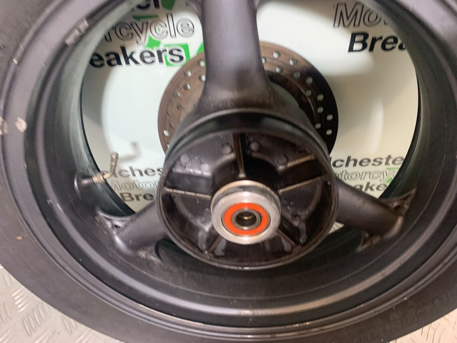 KAWASAKI Z750 ZR750 ZR-7S REAR WHEEL   YEAR 1999-05 (CMB1135)