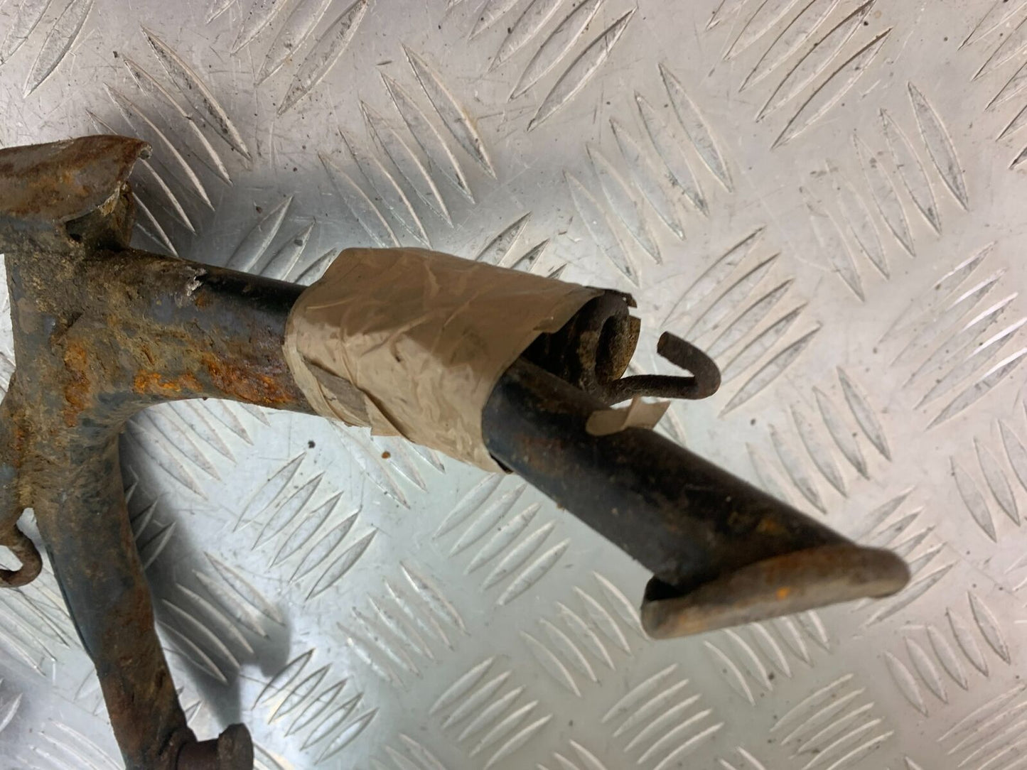 YAMAHA FJ1100 FJ 1100 CENTER STAND  YEAR 1984-85 (CMB1101)