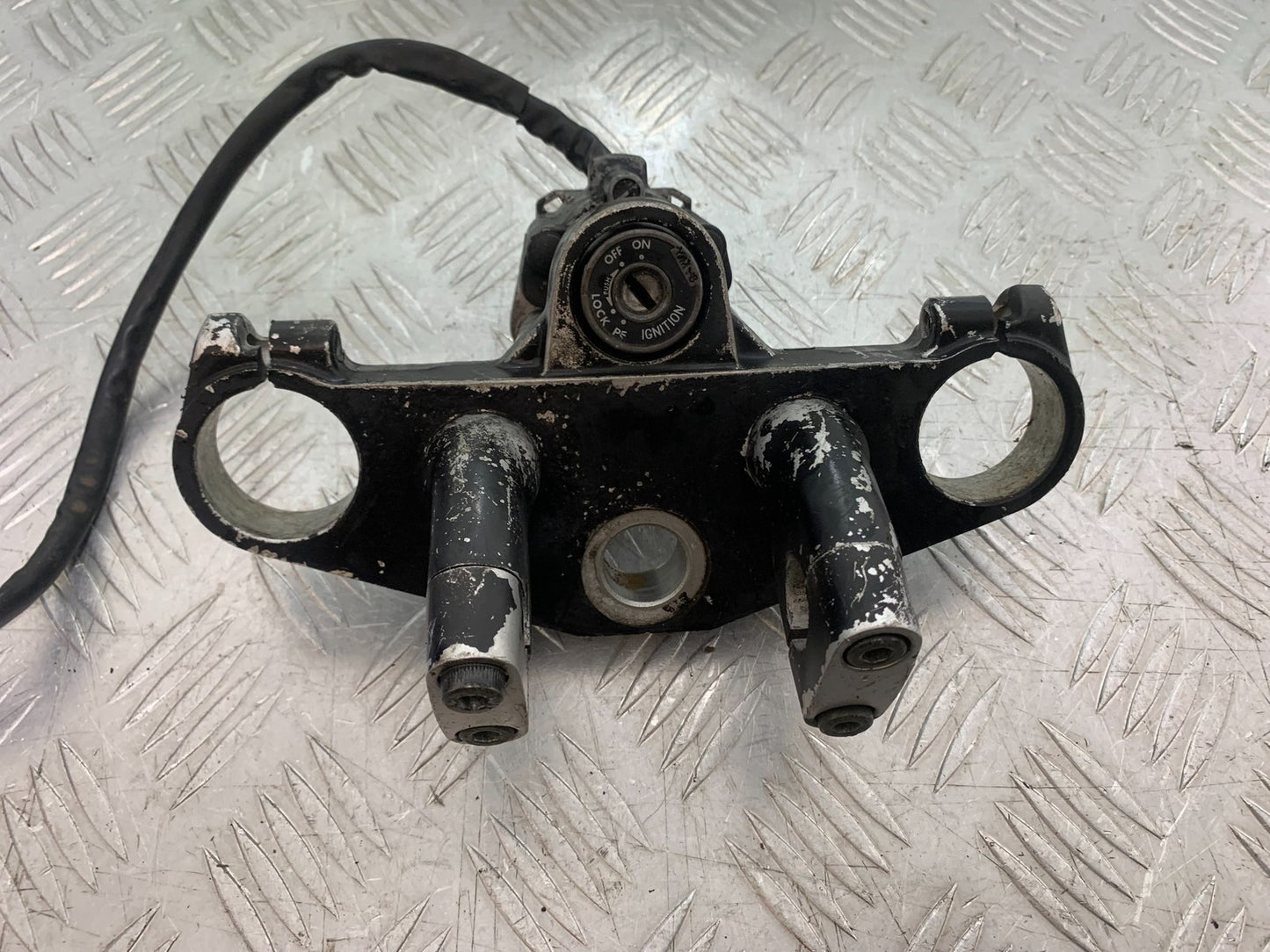 YAMAHA FZS600 FAZER 600 TOP YOKE AND IGNITION SWITCH  YEAR 1998-2001 (CMB1267)