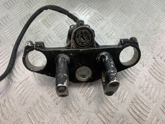 YAMAHA FZS600 FAZER 600 TOP YOKE AND IGNITION SWITCH  YEAR 1998-2001 (CMB1267)