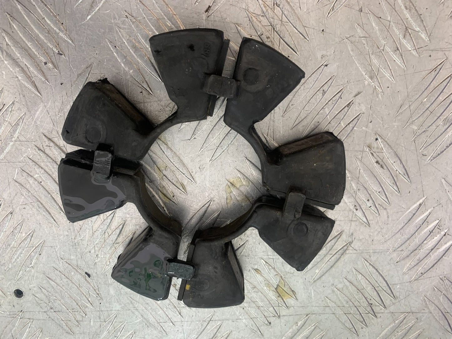 KAWASAKI GPZ600 GPZ 600 CUSH DRIVE RUBBERS   YEAR 1988-90 (CMB1258)