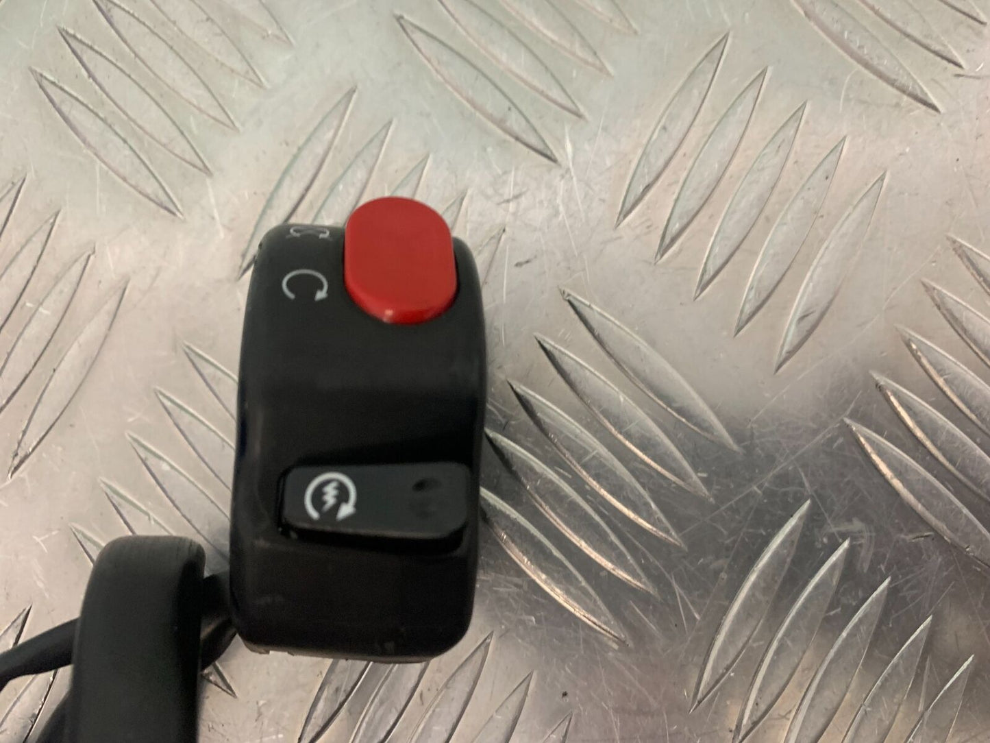 TRIUMPH 1050 SPRINT GT RIGHT SWITCH GEAR  YEAR 2010-2014 (STOCK 979)